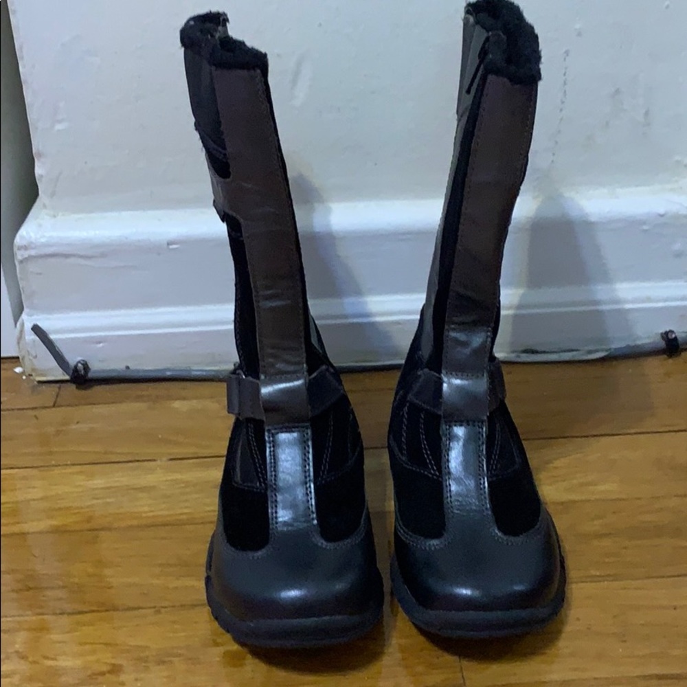 Kids Umi Black and Gray Boots